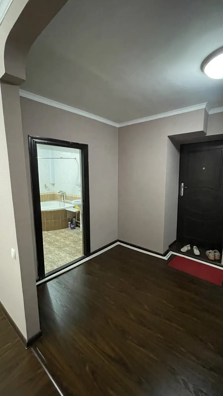 Продается 4-комнатная квартира − 91.5 м²