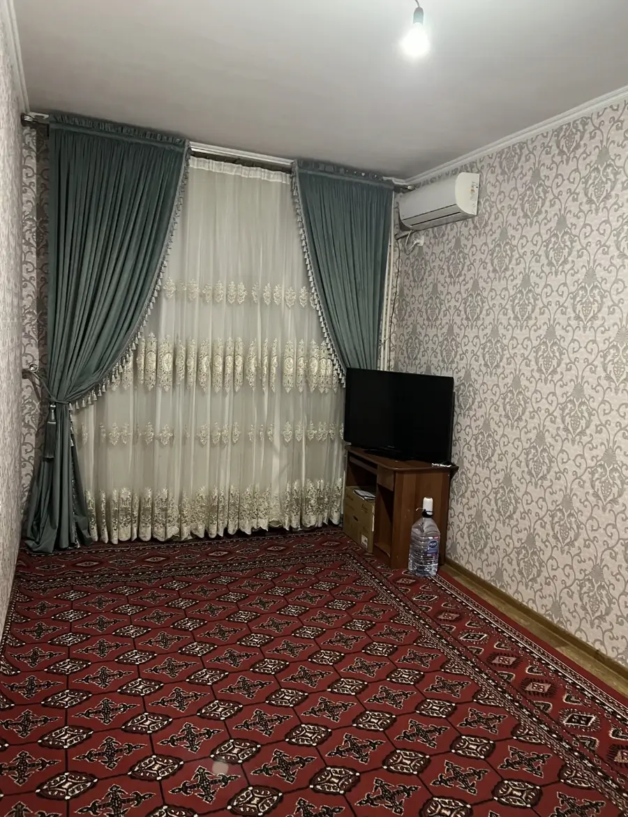 Продается 1-комнатная квартира − 37 м²