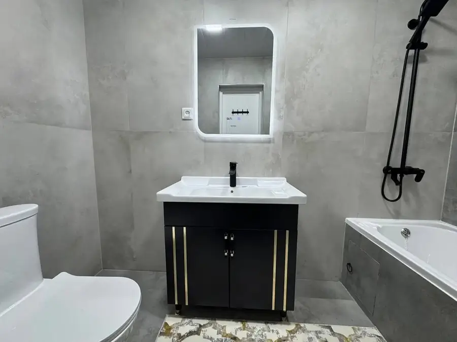 3 xonali kvartira sotiladi − 81 m²