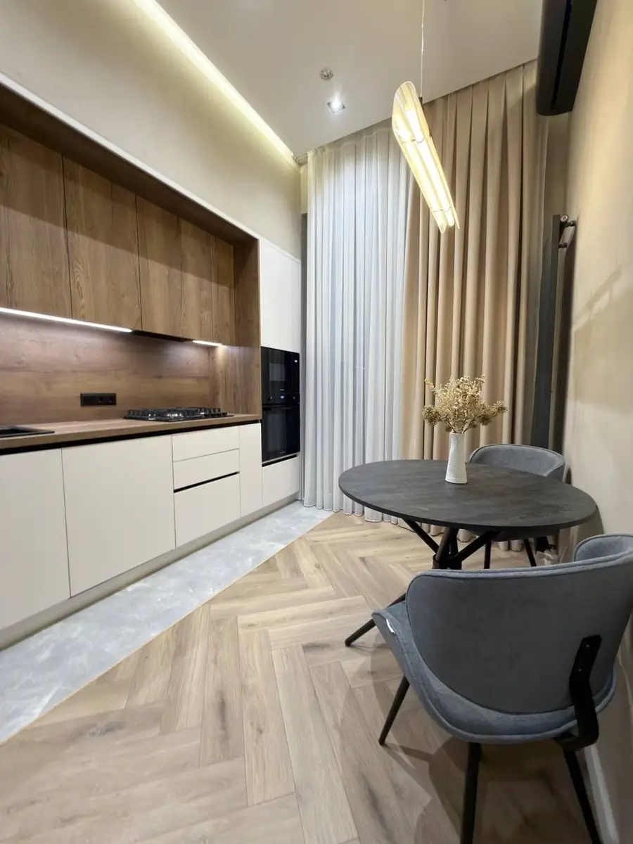 Продается 2-комнатная квартира − 43 м²