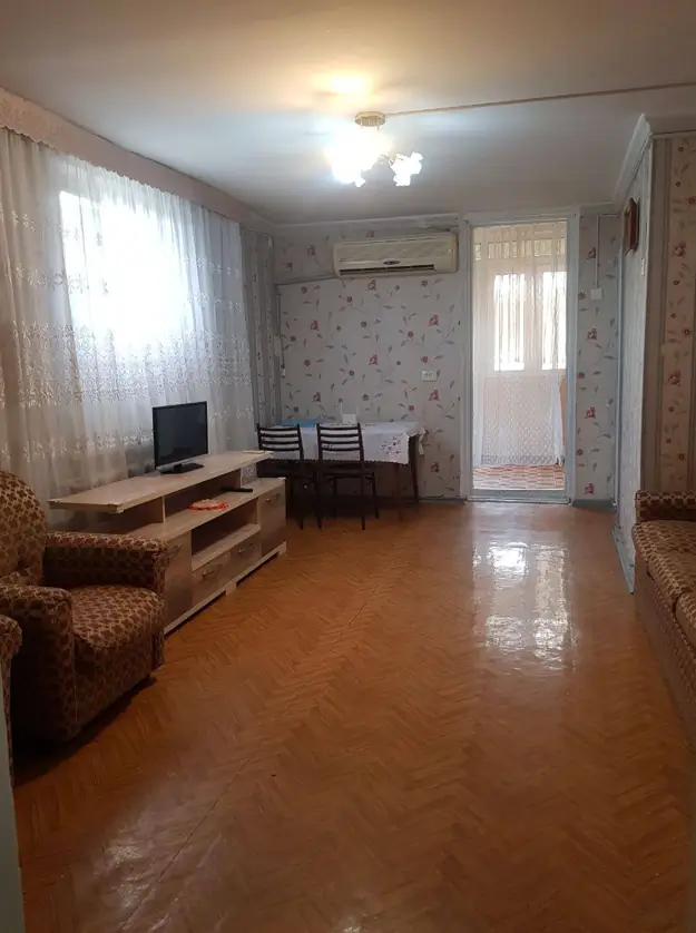 3 xonali kvartira sotiladi − 67 m²