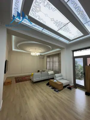 3 qavatli uy sotiladi − 400 m²