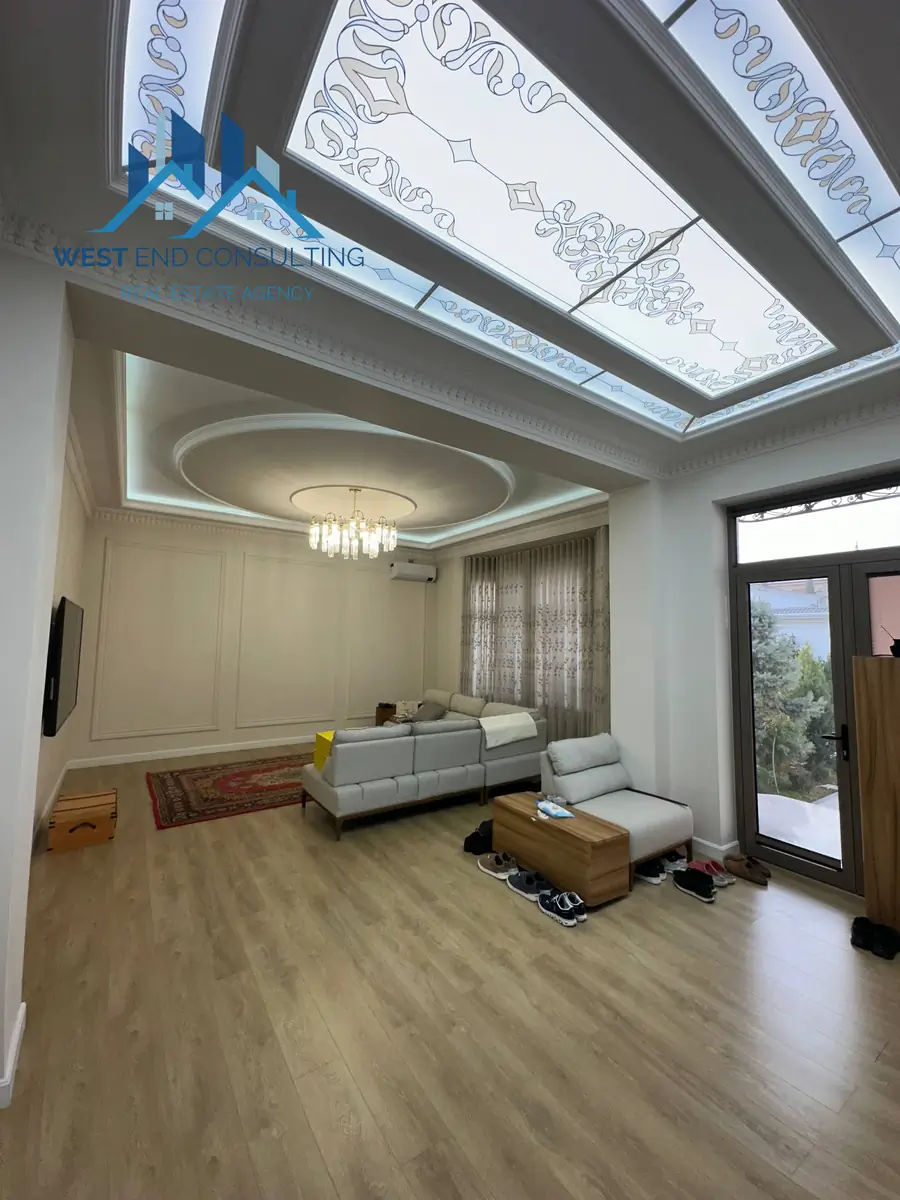 3 qavatli uy sotiladi − 400 m²
