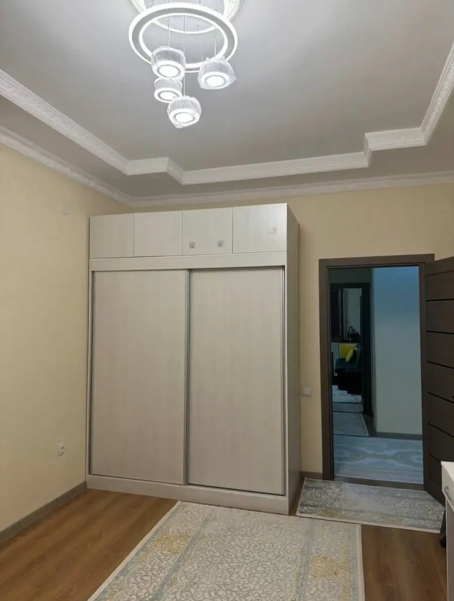 3 xonali kvartira sotiladi − 90 m²