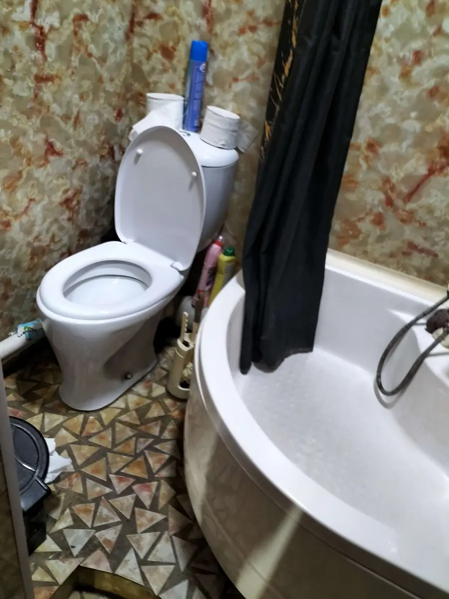 Продается 4-комнатная квартира − 107 м²