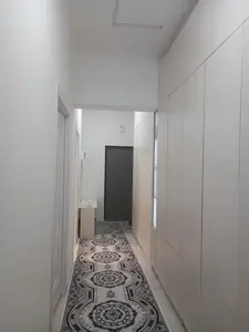 3 xonali kvartira sotiladi − 74 m²