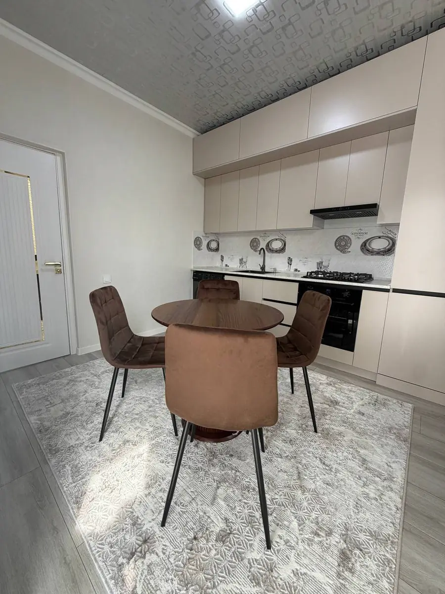 Продается 2-комнатная квартира − 65 м²