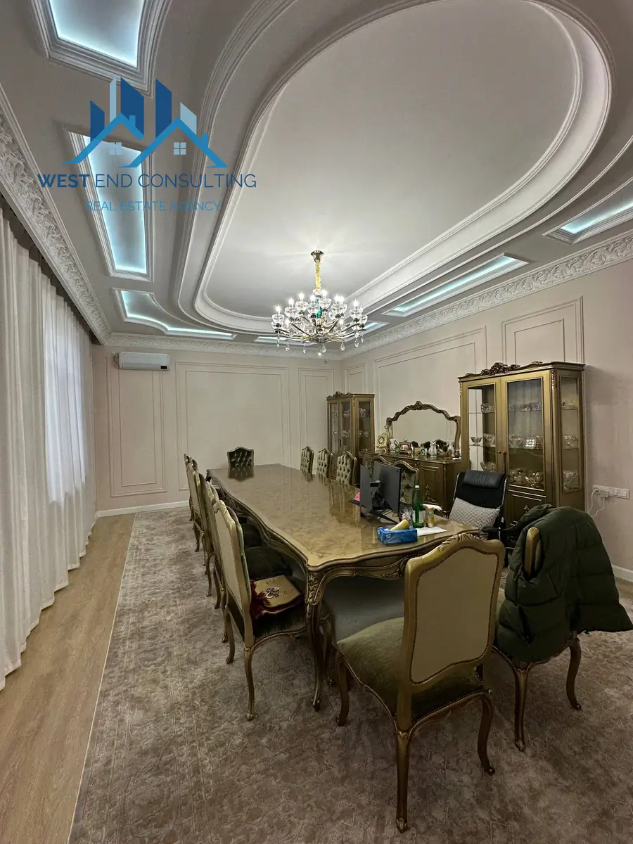 3 qavatli uy sotiladi − 400 m²