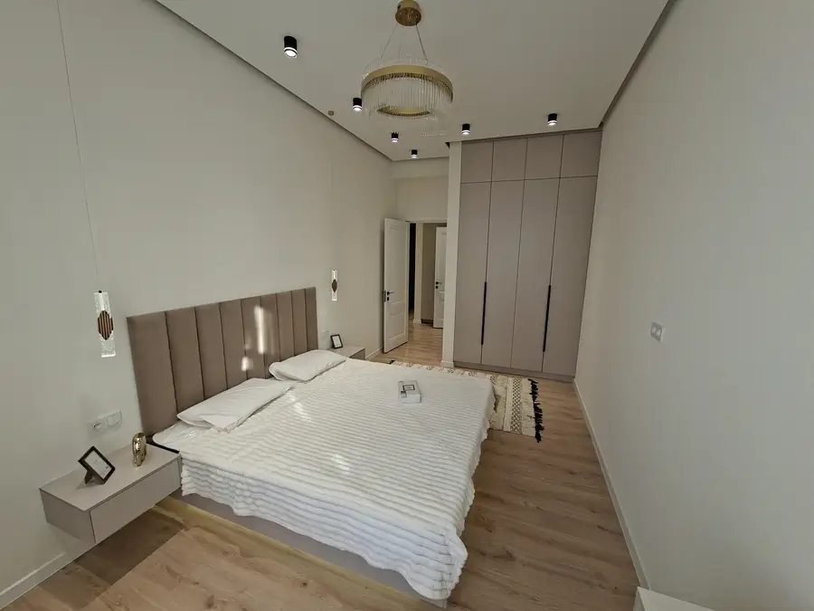 Продается 4-комнатная квартира − 110 м²