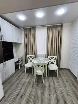 Сдается 2-комнатная квартира − 55 м²