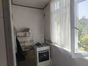 5 dan ortiq xonali kvartira − 80 m², 4/4 qavat