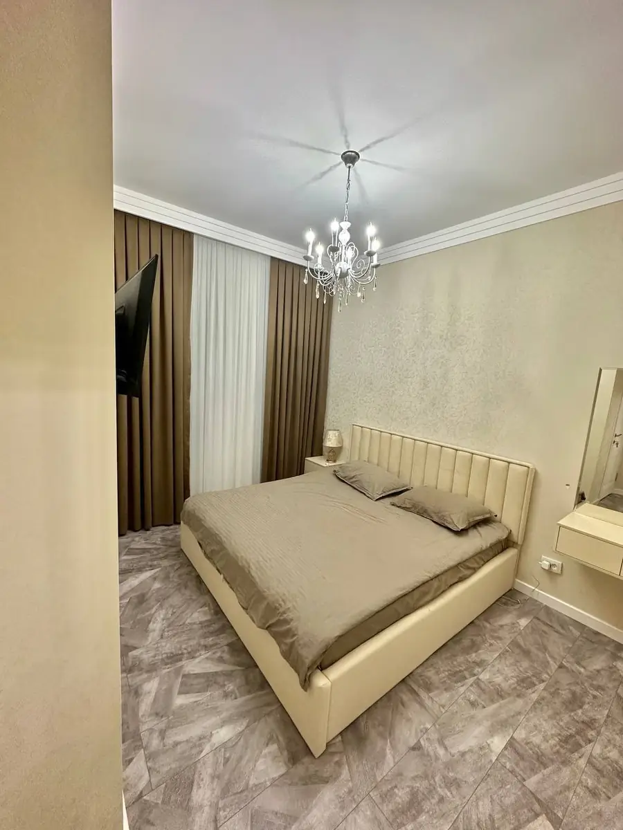 Сдается 2-комнатная квартира − 62 м²