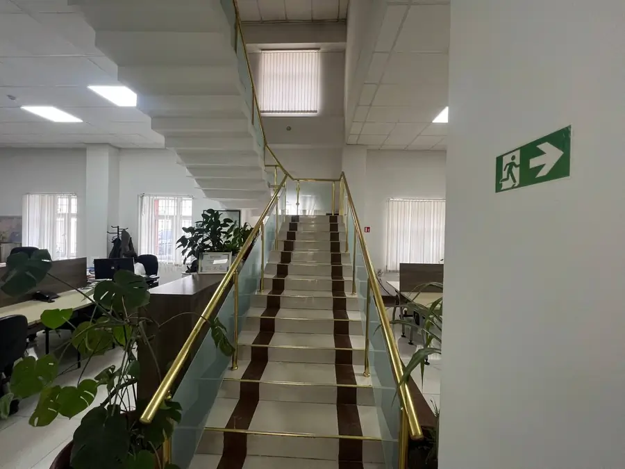 Ijaraga ofis − 600 m²