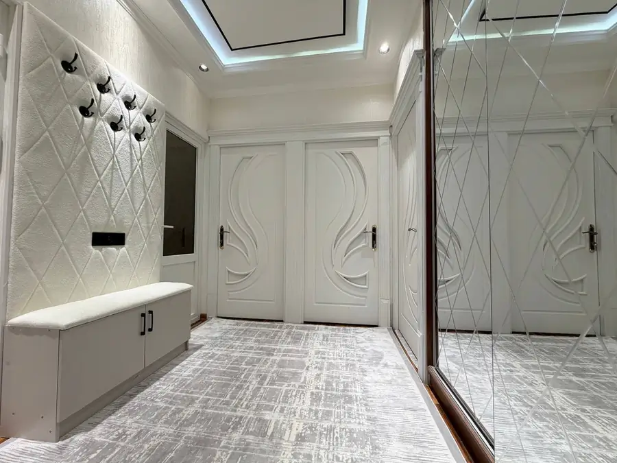 4 xonali kvartira sotiladi − 76 m²