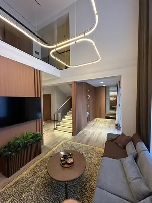 2 qavatli uy − 370 m², 3 sot.