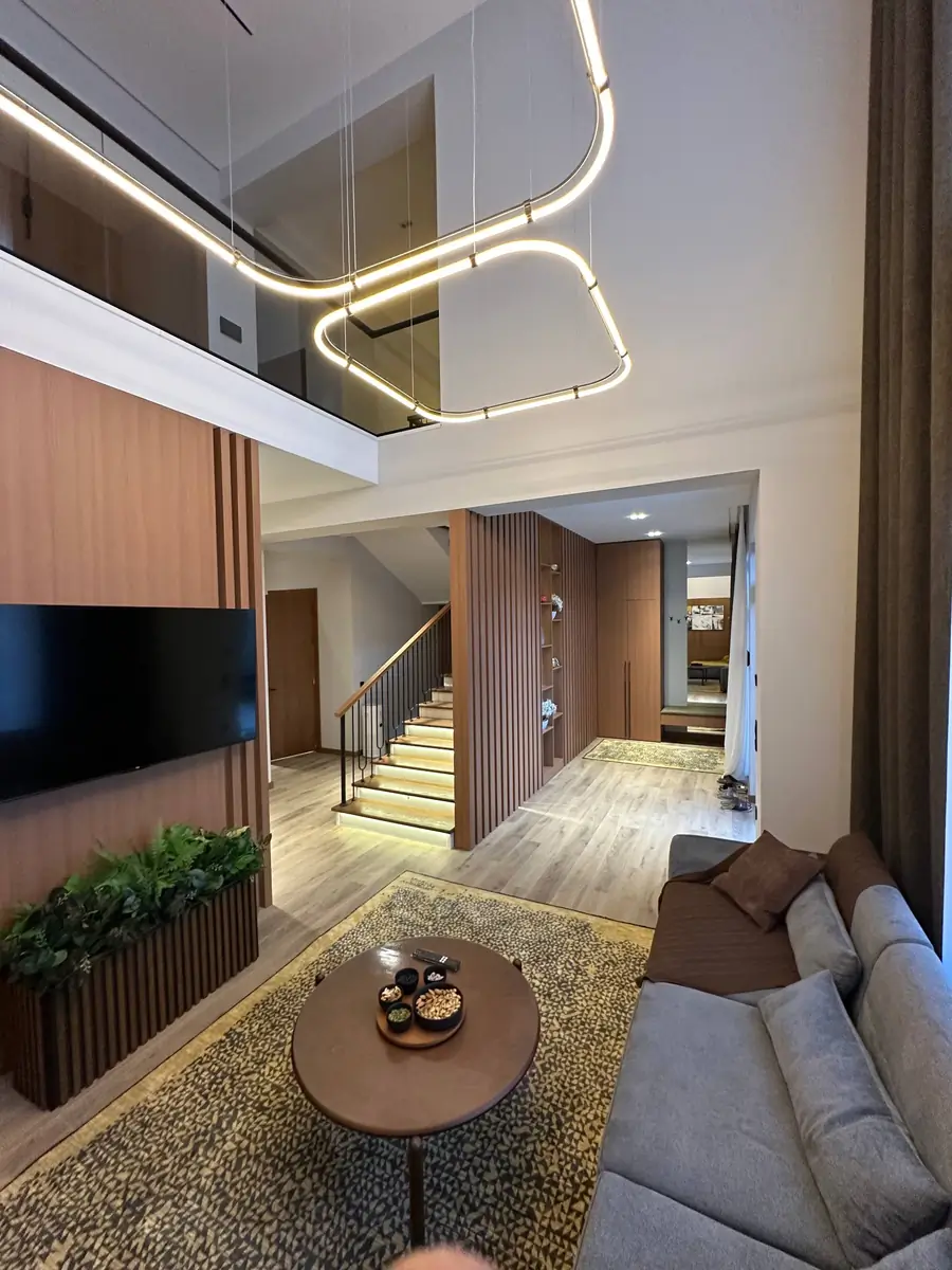 2 qavatli uy sotiladi − 370 m²
