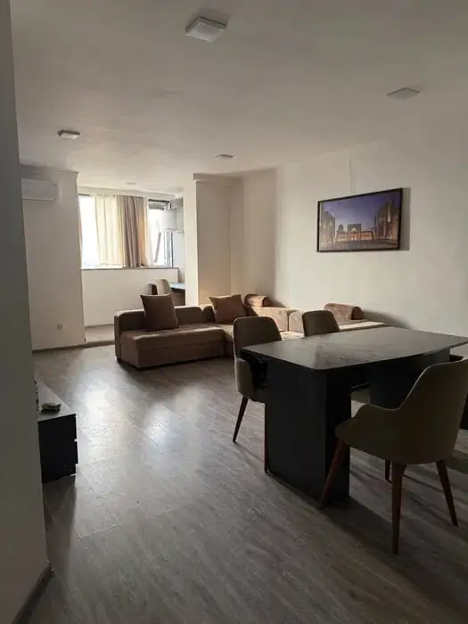 Сдается 4-комнатная квартира − 89 м²