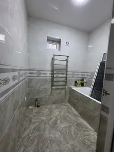 3 xonali kvartira sotiladi − 70 m²