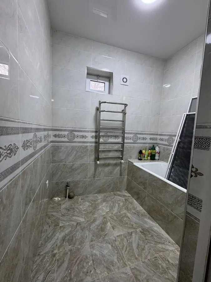 3 xonali kvartira sotiladi − 70 m²