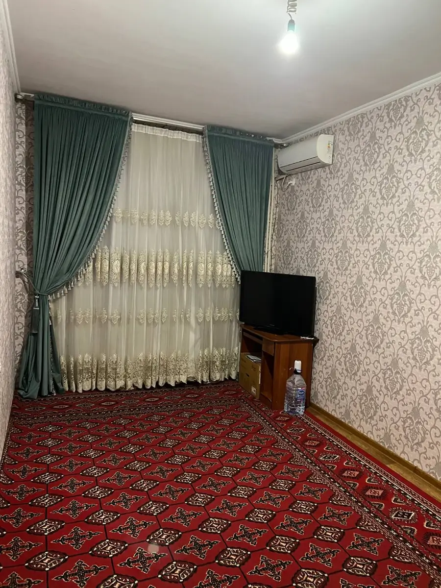 Продается 1-комнатная квартира − 39 м²