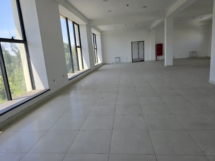 Ijaraga ofis − 3000 m²