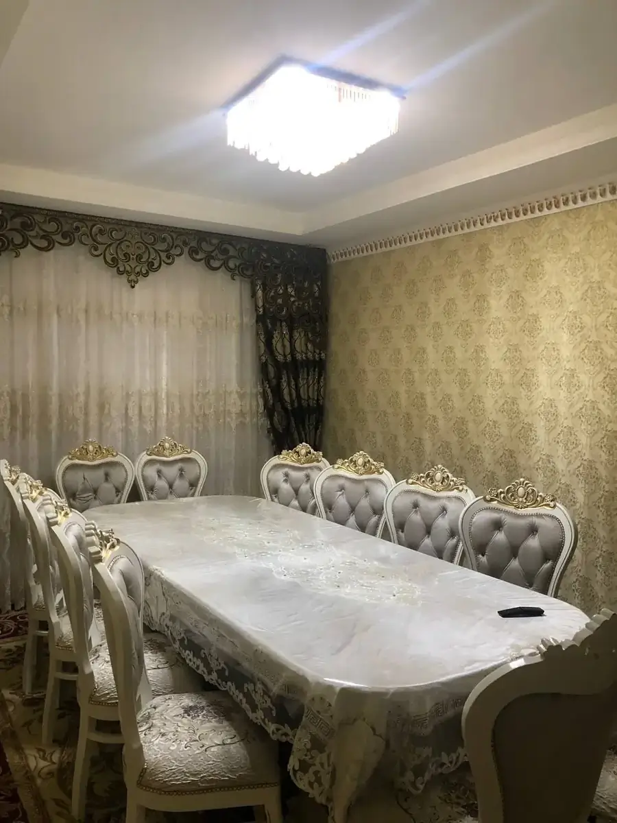 Продается Более 5-комнатная квартира − 99 м²