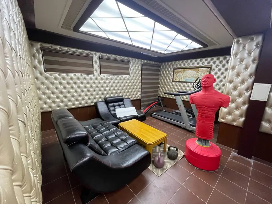 Сдается 4-этажный дом − 1000 м²