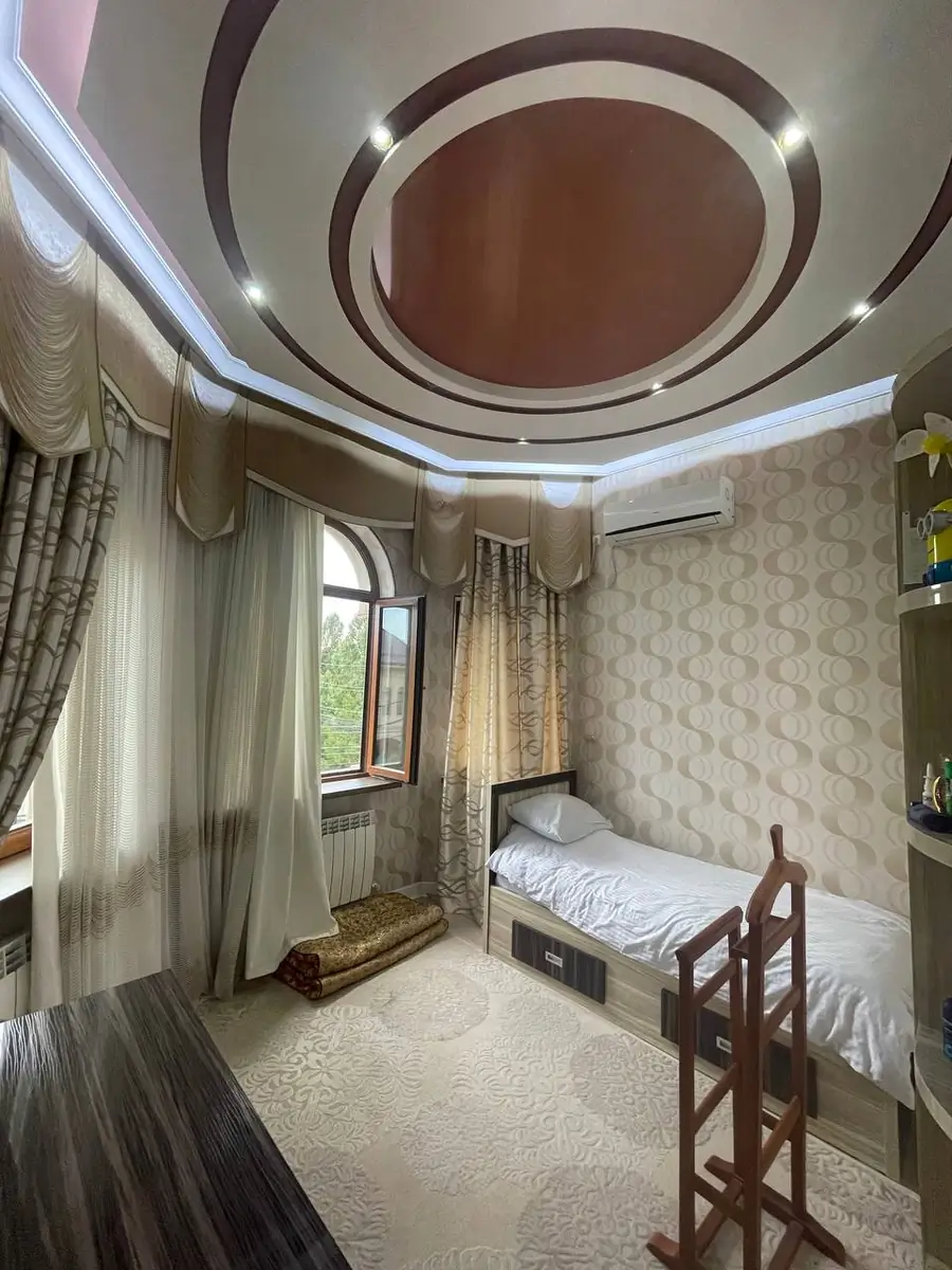 Сдается 4-этажный дом − 1000 м²