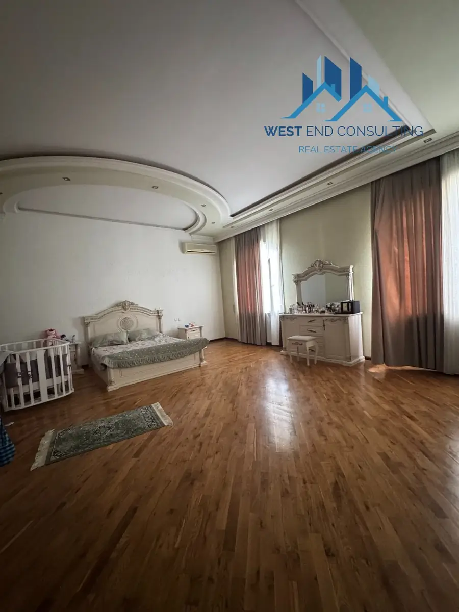Ijaraga 3 qavatli uy − 650 m²