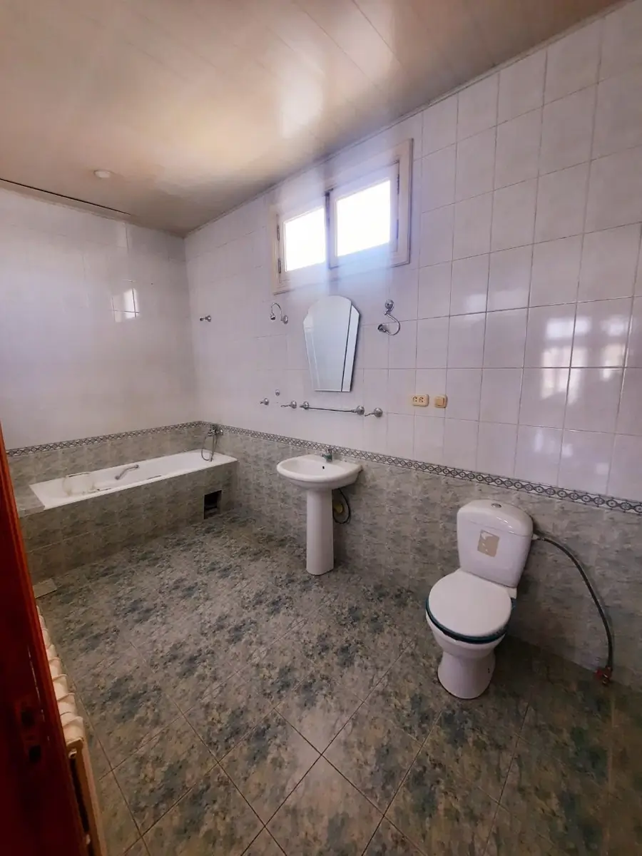3 qavatli uy sotiladi − 600 m²