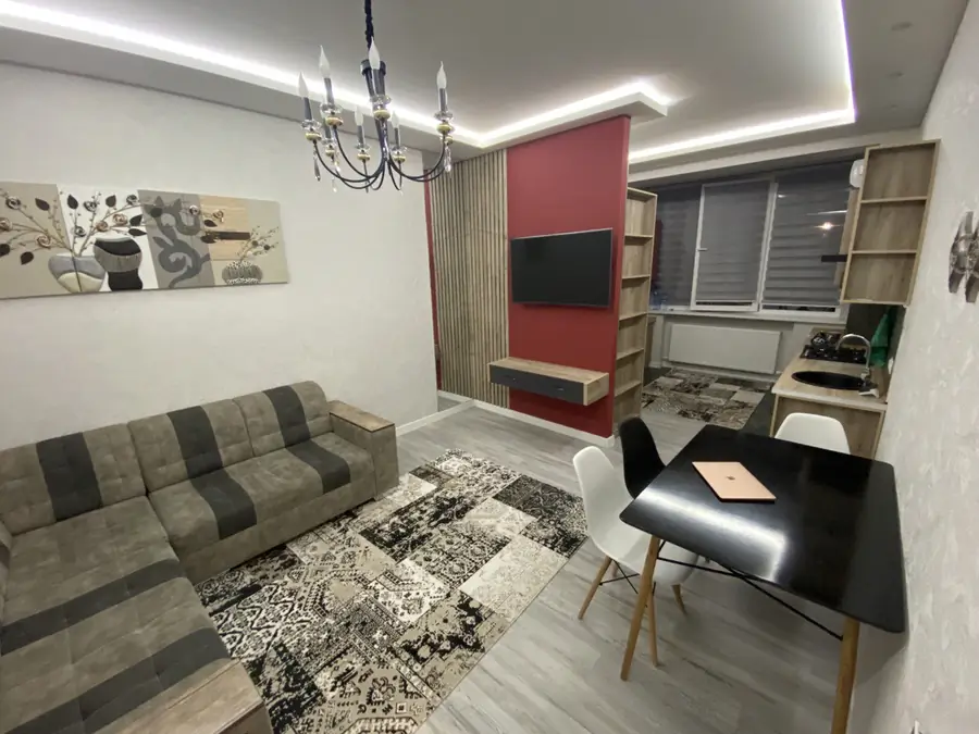 Продается 4-комнатная квартира − 87 м²