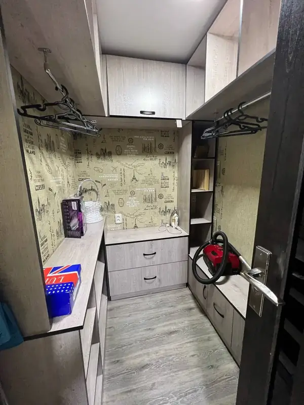 1-комнатная квартира − 42 м², 3/5 этаж