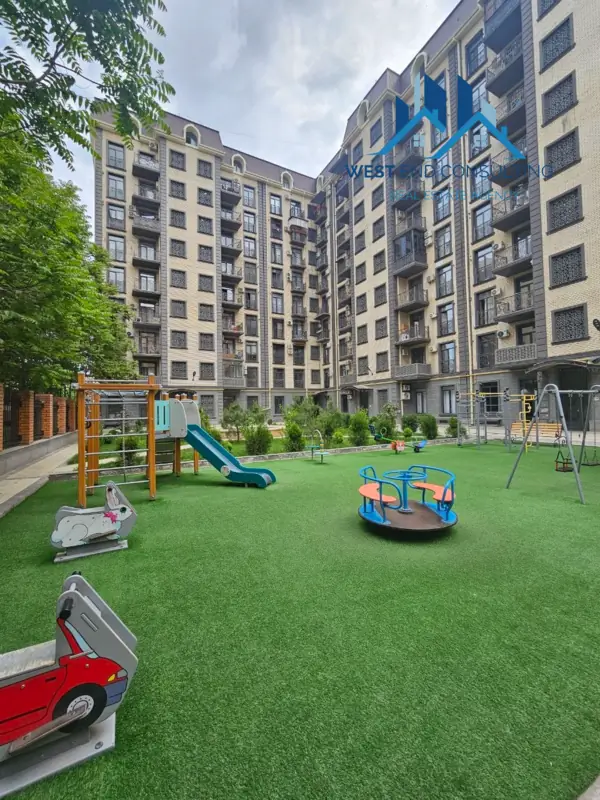 3 xonali kvartira sotiladi − 64 m²