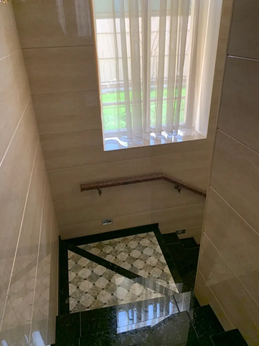 Ijaraga 4 qavatli uy − 700 m²