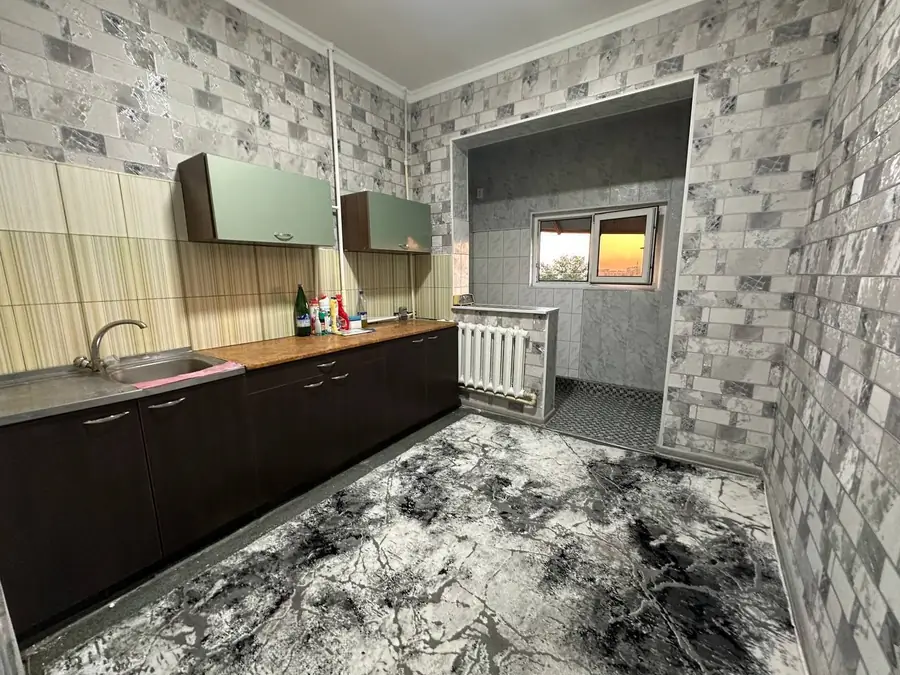 2 xonali kvartira sotiladi − 58 m²