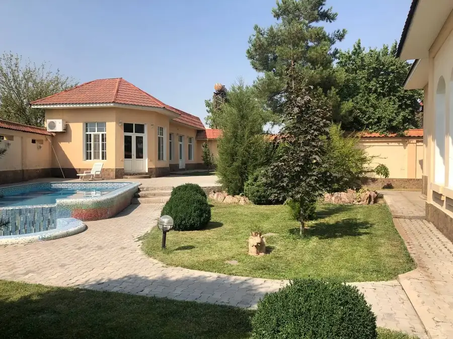 Продается 2-этажный дом − 500 м²