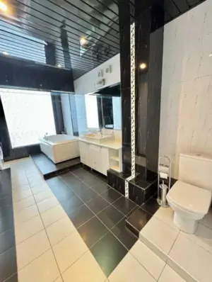 3 xonali kvartira sotiladi − 82 m²