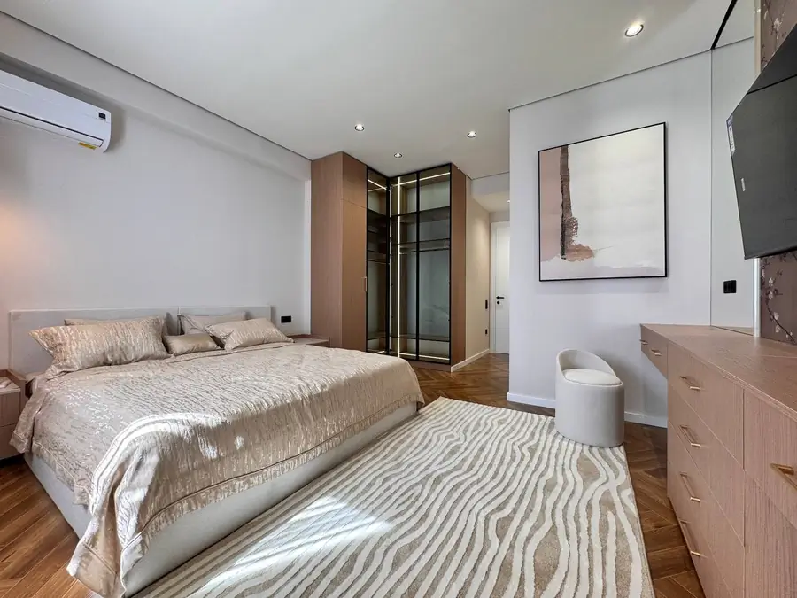 Посуточно 4-комнатная квартира − 130 м²