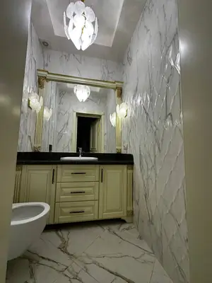 3 qavatli uy sotiladi − 450 m²