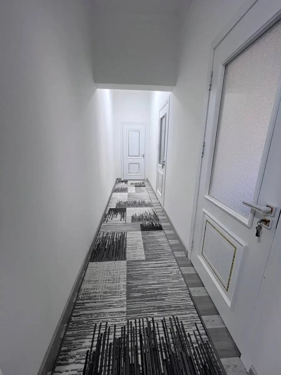 Сдается 2-комнатная квартира − 56 м²
