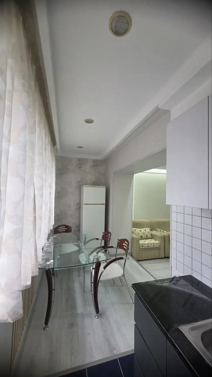 Сдается 3-комнатная квартира − 65 м²