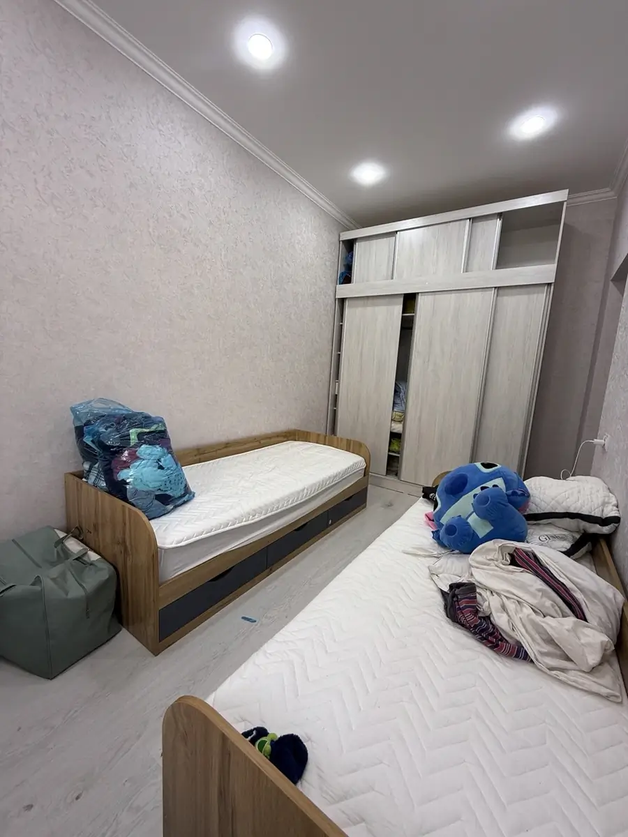 3 xonali kvartira sotiladi − 82 m²