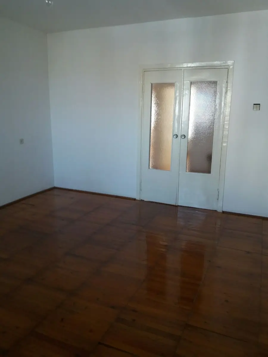 3 xonali kvartira sotiladi − 79 m²