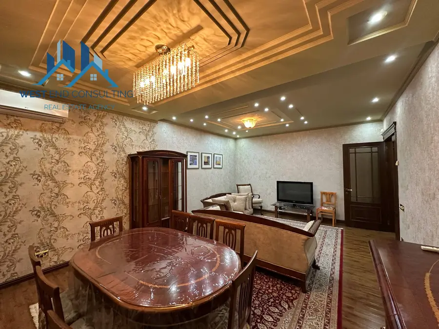 Сдается Более 5-комнатная квартира − 160 м²