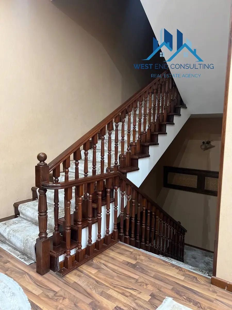 Ijaraga 3 qavatli uy − 420 m²