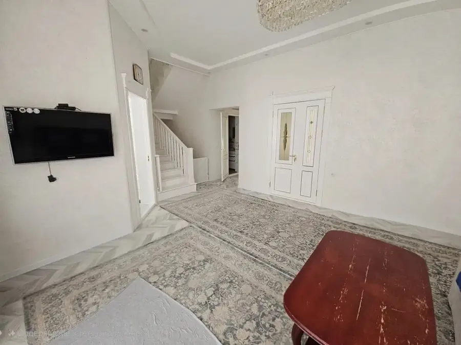 2 qavatli uy sotiladi − 300 m²