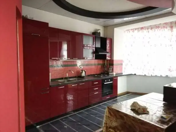 4 xonali kvartira sotiladi − 150 m²