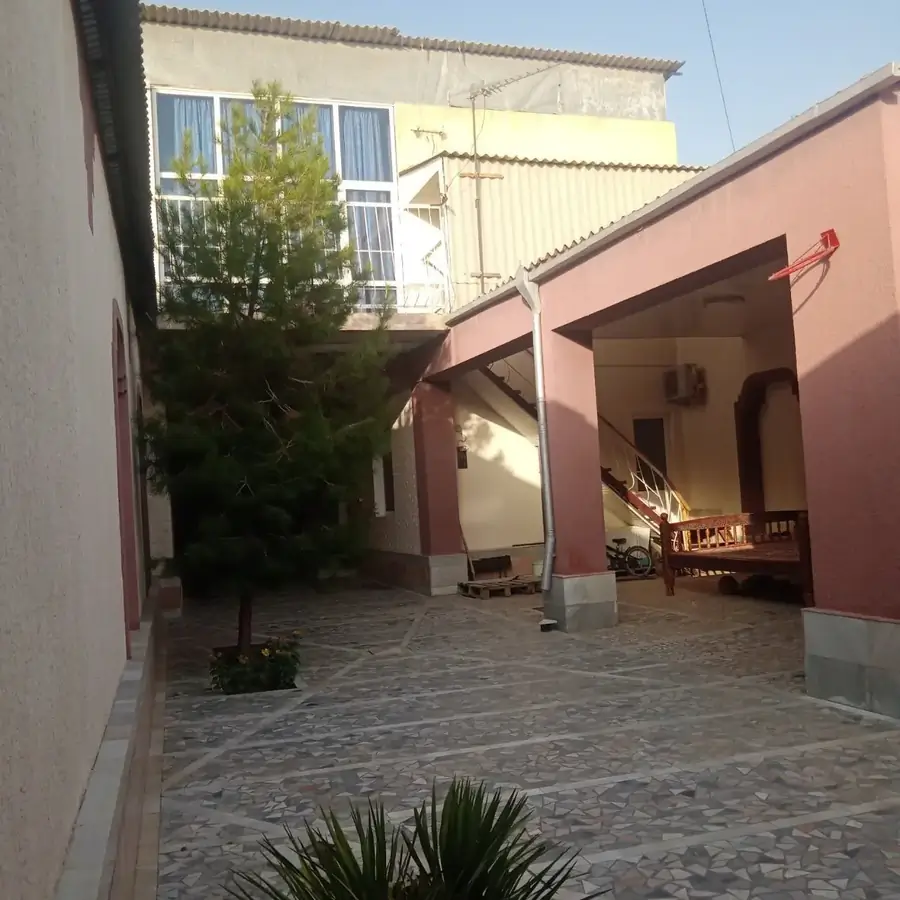 2 qavatli uy sotiladi − 300 m²