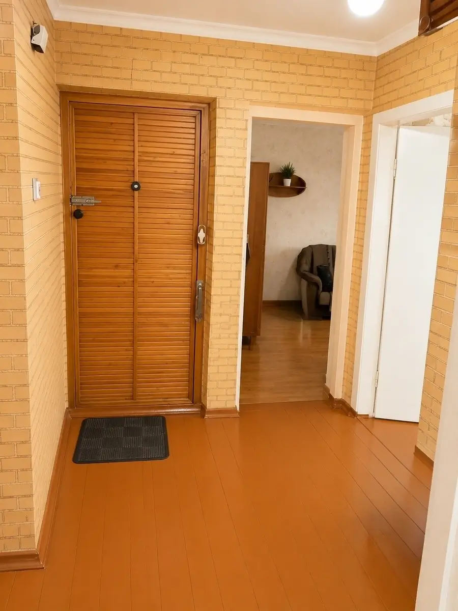 Продается 4-комнатная квартира − 80 м²