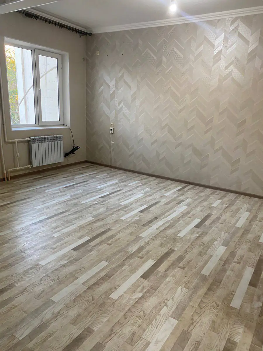 4 xonali kvartira sotiladi − 92 m²